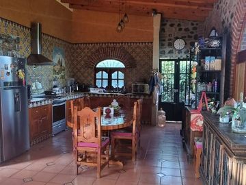 Hermosa casa colonial en Club de Golf Santa Fe, Morelos