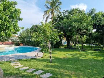 Hermosa casa colonial en Club de Golf Santa Fe, Morelos