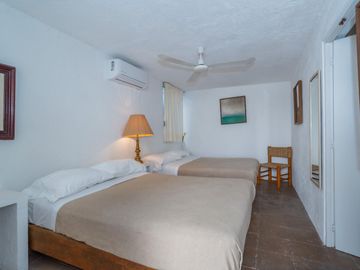 Casa en venta en Fracc. Colinas de Santa Fe, en Xochitepec, Morelos