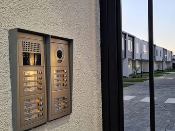 VENDE AMPLIA CASA (15) EN CHIGUAYANTE. (NUEVA)
