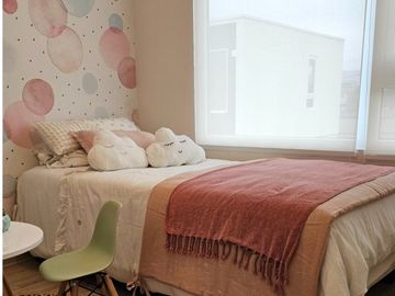 VENDE AMPLIA CASA (15) EN CHIGUAYANTE. (NUEVA)