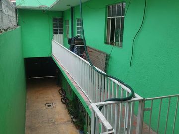 Casa con 6 departamentos en la Nueva Atzacoalco, GAM