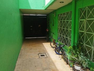 Casa con 6 departamentos en la Nueva Atzacoalco, GAM