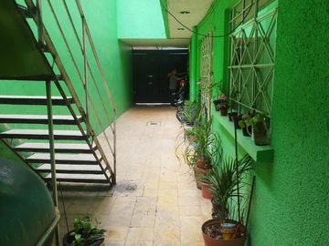 Casa con 6 departamentos en la Nueva Atzacoalco, GAM