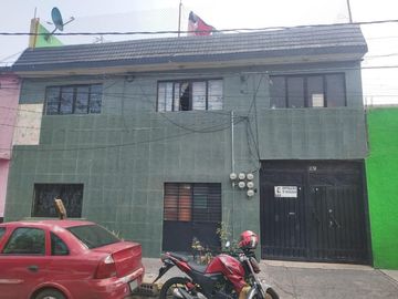 Casa con 6 departamentos en la Nueva Atzacoalco, GAM