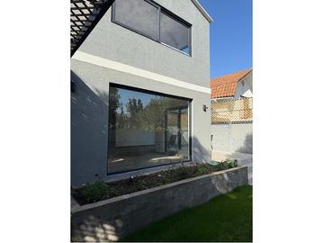 Tu Sueño en Vitacura: Casa 100% remodelada