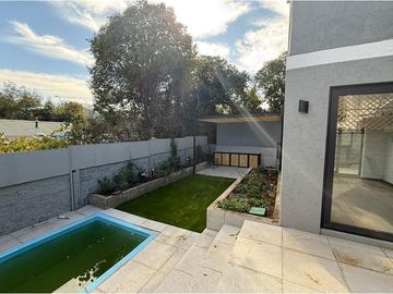 Tu Sueño en Vitacura: Casa 100% remodelada