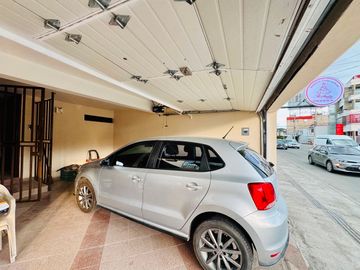 CASA EN VENTA REMODELADA 49 PONIENTE A PIE DE CALLE SOBRE AVENIDA COMERCIAL