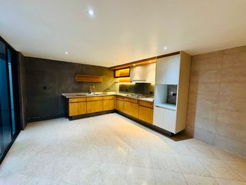 CASA EN VENTA REMODELADA 49 PONIENTE A PIE DE CALLE SOBRE AVENIDA COMERCIAL