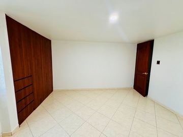 CASA EN VENTA REMODELADA 49 PONIENTE A PIE DE CALLE SOBRE AVENIDA COMERCIAL