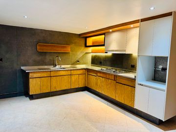 CASA EN VENTA REMODELADA 49 PONIENTE A PIE DE CALLE SOBRE AVENIDA COMERCIAL