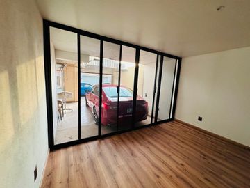CASA EN VENTA REMODELADA 49 PONIENTE A PIE DE CALLE SOBRE AVENIDA COMERCIAL