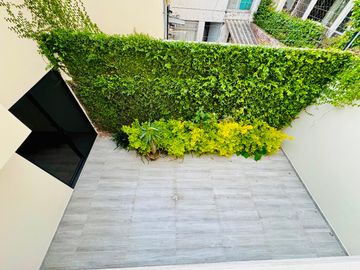 CASA EN VENTA REMODELADA 49 PONIENTE A PIE DE CALLE SOBRE AVENIDA COMERCIAL