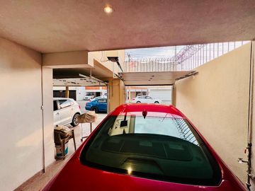 CASA EN VENTA REMODELADA 49 PONIENTE A PIE DE CALLE SOBRE AVENIDA COMERCIAL