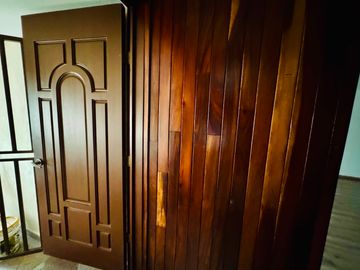 CASA EN VENTA REMODELADA 49 PONIENTE A PIE DE CALLE SOBRE AVENIDA COMERCIAL