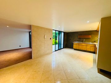 CASA EN VENTA REMODELADA 49 PONIENTE A PIE DE CALLE SOBRE AVENIDA COMERCIAL
