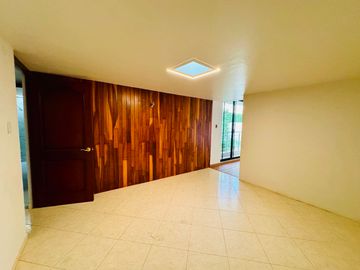 CASA EN VENTA REMODELADA 49 PONIENTE A PIE DE CALLE SOBRE AVENIDA COMERCIAL