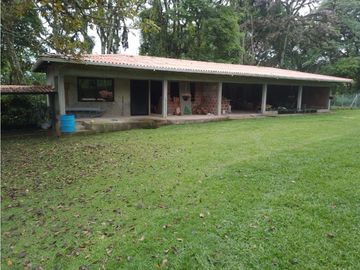 Finca en venta en parcelación cerrada - Santa Elena El Cerrito Valle