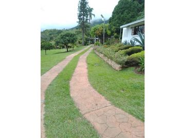 Finca en venta en parcelación cerrada - Santa Elena El Cerrito Valle