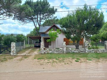Hermoso Chalet   Cabaña en lote de 500m2, a metros del mar!!  Nueva Atlantis.