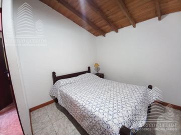 Hermoso Chalet   Cabaña en lote de 500m2, a metros del mar!!  Nueva Atlantis.