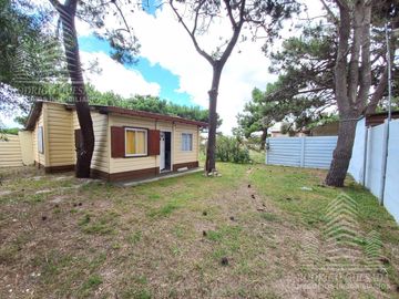 Hermoso Chalet   Cabaña en lote de 500m2, a metros del mar!!  Nueva Atlantis.