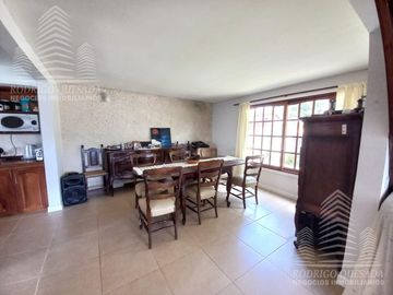 Hermoso Chalet   Cabaña en lote de 500m2, a metros del mar!!  Nueva Atlantis.