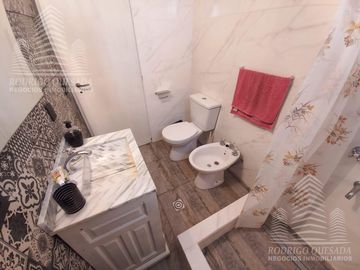 Hermoso Chalet   Cabaña en lote de 500m2, a metros del mar!!  Nueva Atlantis.