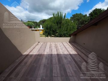Hermoso Chalet   Cabaña en lote de 500m2, a metros del mar!!  Nueva Atlantis.