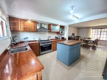 Hermoso Chalet   Cabaña en lote de 500m2, a metros del mar!!  Nueva Atlantis.