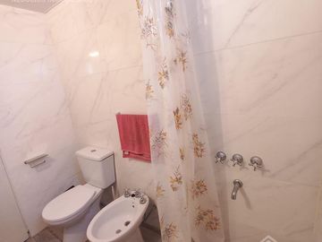 Hermoso Chalet   Cabaña en lote de 500m2, a metros del mar!!  Nueva Atlantis.