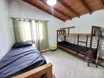 Hermoso Chalet   Cabaña en lote de 500m2, a metros del mar!!  Nueva Atlantis.