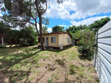 Hermoso Chalet   Cabaña en lote de 500m2, a metros del mar!!  Nueva Atlantis.