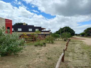 Hermoso Chalet   Cabaña en lote de 500m2, a metros del mar!!  Nueva Atlantis.
