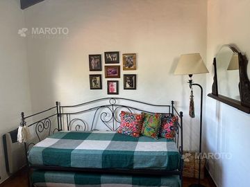 CASA EN VENTA EN BARRIO ARANJUEZ CON CUATRO DORMITORIOS
