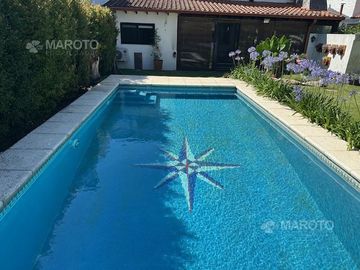 CASA EN VENTA EN BARRIO ARANJUEZ CON CUATRO DORMITORIOS