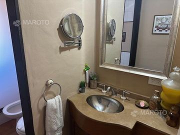 CASA EN VENTA EN BARRIO ARANJUEZ CON CUATRO DORMITORIOS