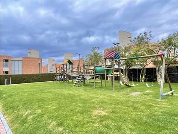 Linda casa en Chia, Condominio La Esperanza con piscina