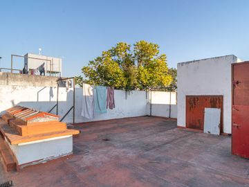 Casa de 5 Ambientes con parque y pileta. Villa Urquiza
