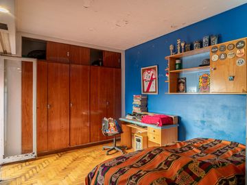 Casa de 5 Ambientes con parque y pileta. Villa Urquiza