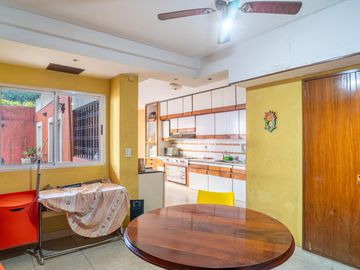 Casa de 5 Ambientes con parque y pileta. Villa Urquiza