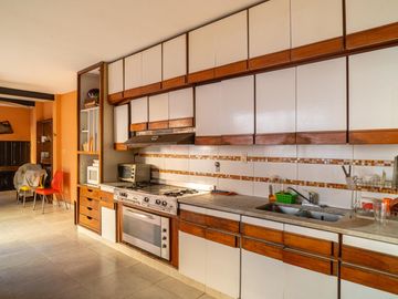 Casa de 5 Ambientes con parque y pileta. Villa Urquiza