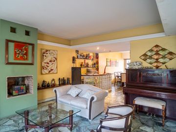Casa de 5 Ambientes con parque y pileta. Villa Urquiza