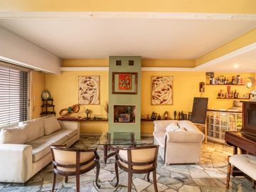 Casa de 5 Ambientes con parque y pileta. Villa Urquiza