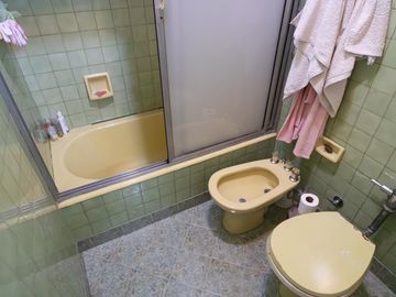 Casa de 5 Ambientes con parque y pileta. Villa Urquiza