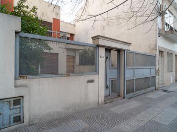 Casa de 5 Ambientes con parque y pileta. Villa Urquiza
