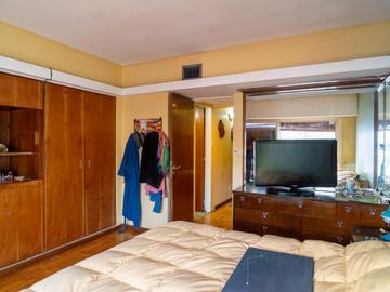 Casa de 5 Ambientes con parque y pileta. Villa Urquiza