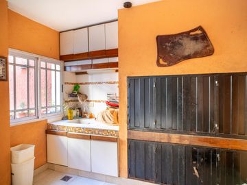 Casa de 5 Ambientes con parque y pileta. Villa Urquiza