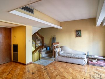 Casa de 5 Ambientes con parque y pileta. Villa Urquiza