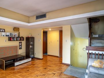 Casa de 5 Ambientes con parque y pileta. Villa Urquiza